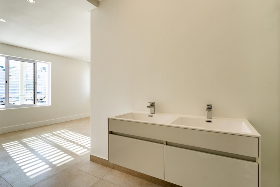 To Let 3 Bedroom Property for Rent in Voliere Estate Western Cape